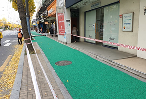 녹색과 검정이 조합된 고무칩 색상